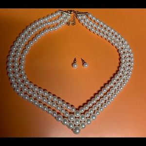 Beautiful Necklace and Earrings Giftset